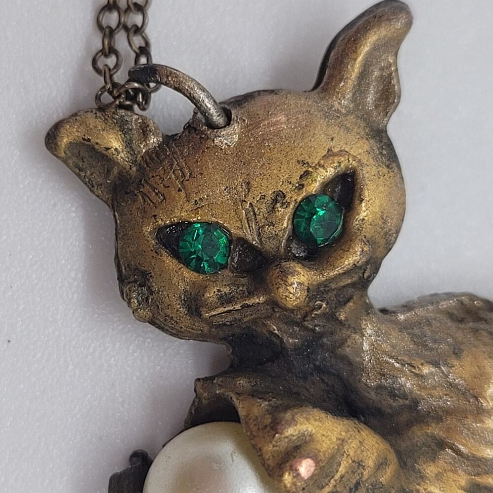 Vintage Whimsical Cat Pearl Rhinestone Pendant Necklace - Picture 4 of 12